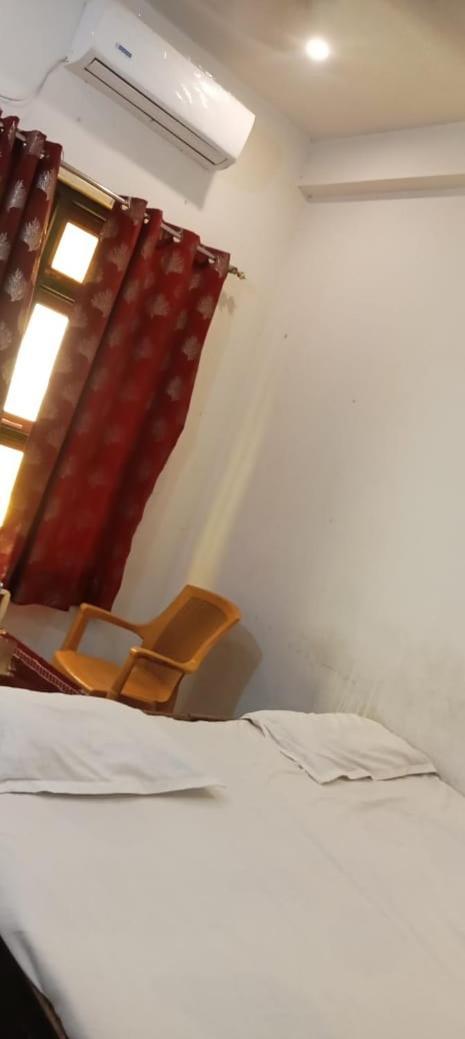 Hotel Vaibhav Sadan Dharmsala Ayodhya Esterno foto